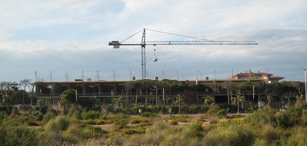 Imatge de l'edifici d'oficines de Central Mar en construcció (Juny 2007)